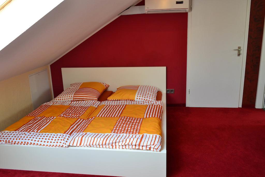 Loft Apartments Пулхайм Стая снимка